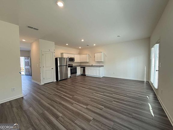 4th image of 2558 Coventry St SW