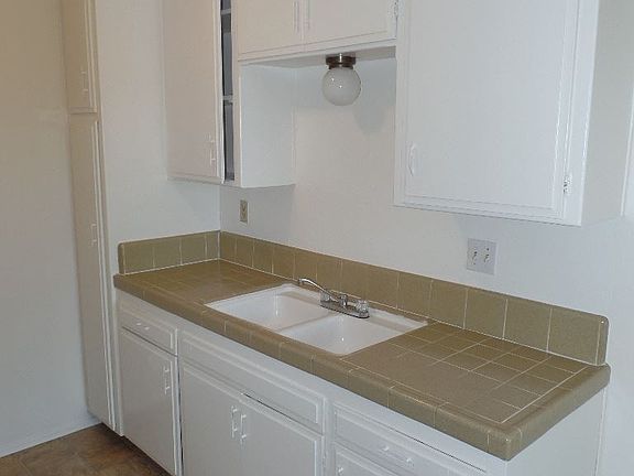 4th image of 4754 32nd St APT 07