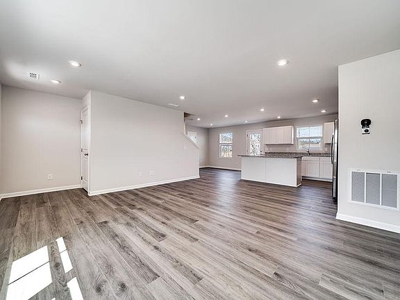 3rd image of 3044 Sapgate Ln