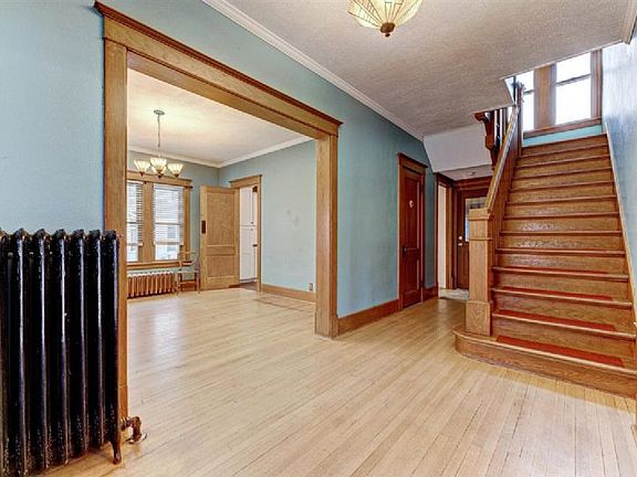 4th image of 905 Marion Ave