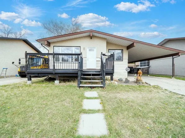 476 S 18th St NE, Medicine Hat, AB T1C 1G1