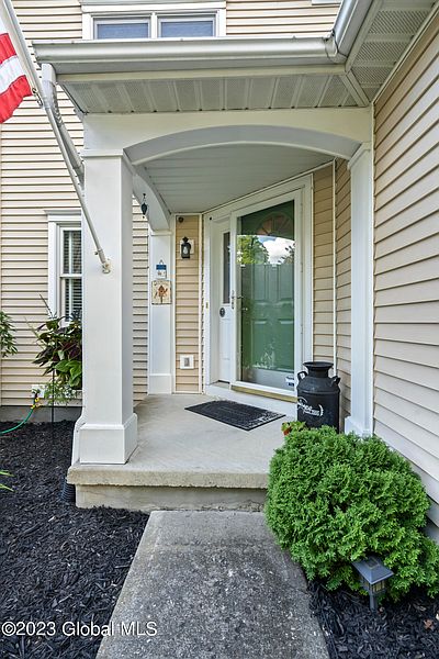 5th image of 8 Trevor Court