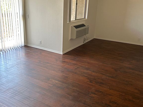 4th image of 1026 E Washington Ave APT 7