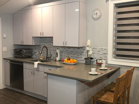 5th image of 91 Lakeside Dr