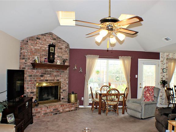 3rd image of 1230 Towne Lake Dr