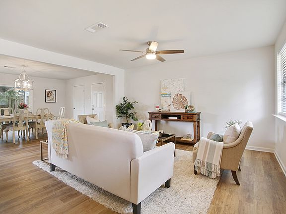 3rd image of 1004 Belmont Pl