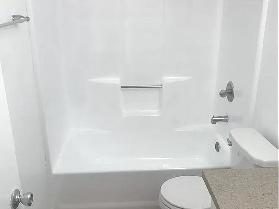2nd image of 404 S M St #3