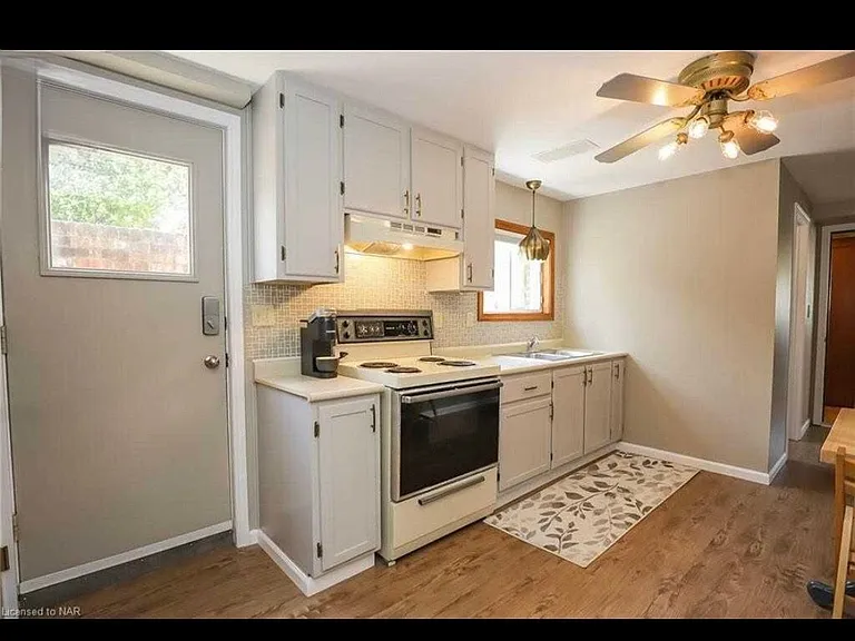 64 Chapel Hill Cres #LOWER — Photo 3