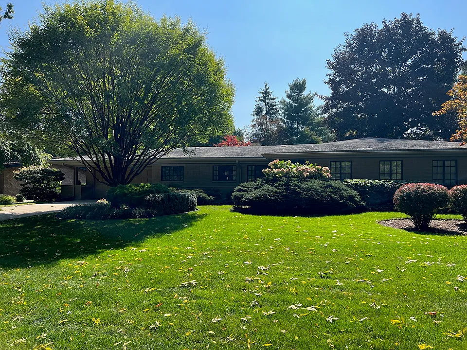 1413 Crescent Dr