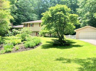 89 W Dugway Rd, Lenox, MA 01240