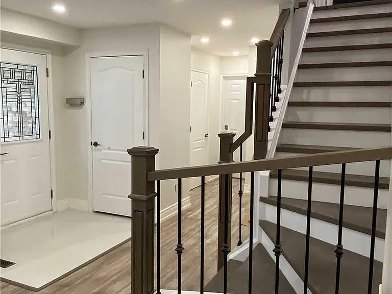 81 Eastman Cres #MAIN AND 2ND FLOORS — Photo 12