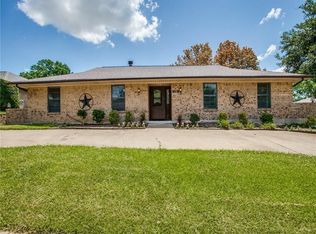110 La Fawn Cir, Garland, TX 75043
