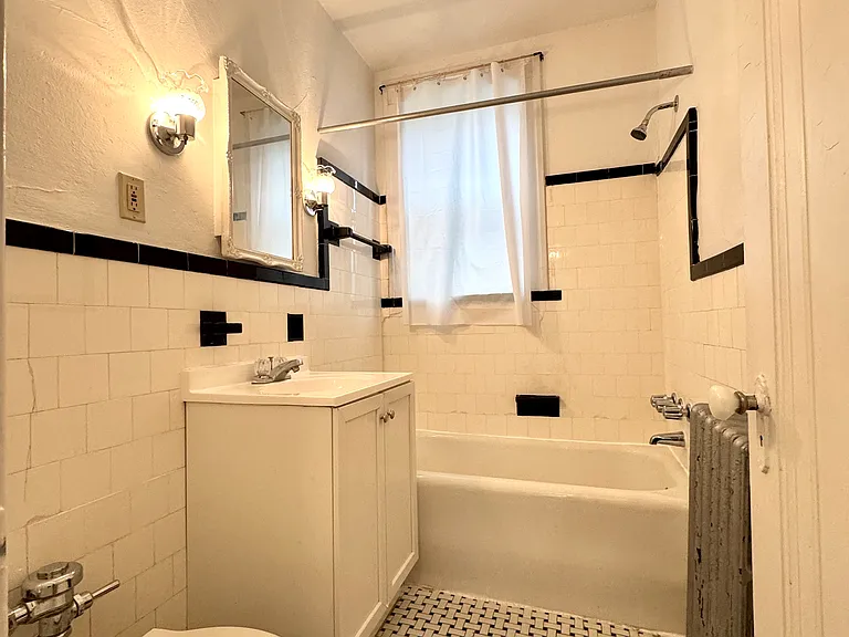 1204 Bellevue Ave #2 — Photo 4
