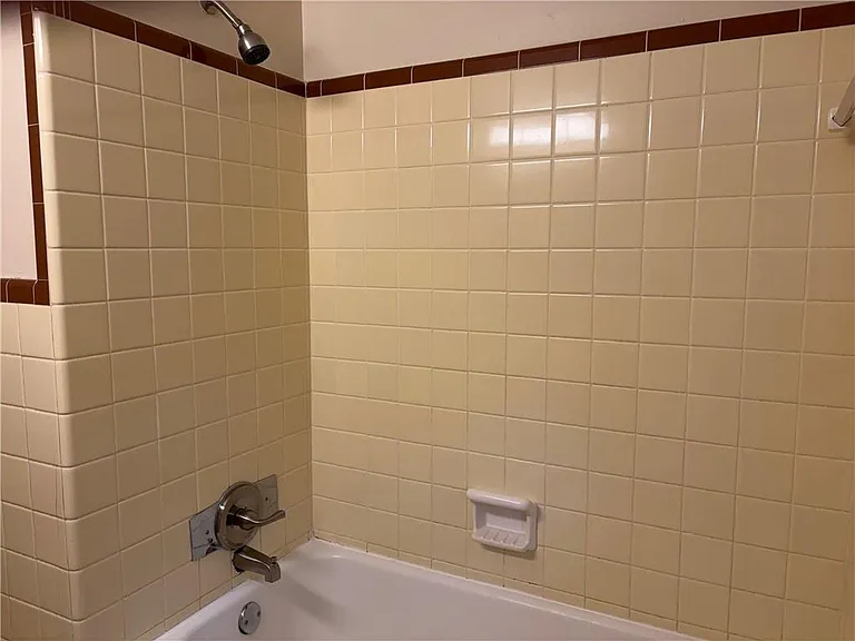 2064 Montrose Dr — Photo 10