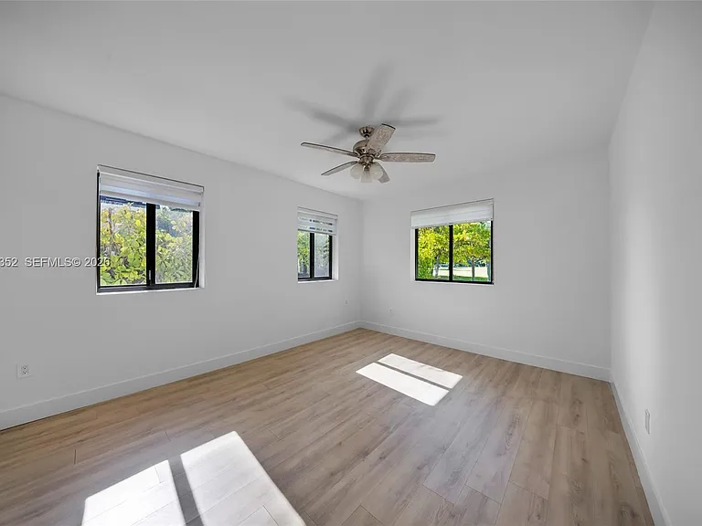 365 Fairway Dr — Photo 9