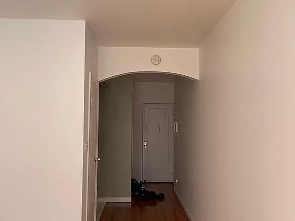 4th image of 312 W 23rd St APT 2R