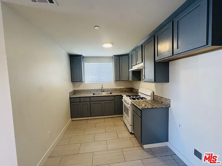 5919 Denver Ave #5919 — Photo 9