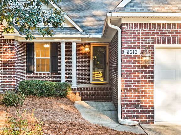 3rd image of 8212 Beddoes Drive