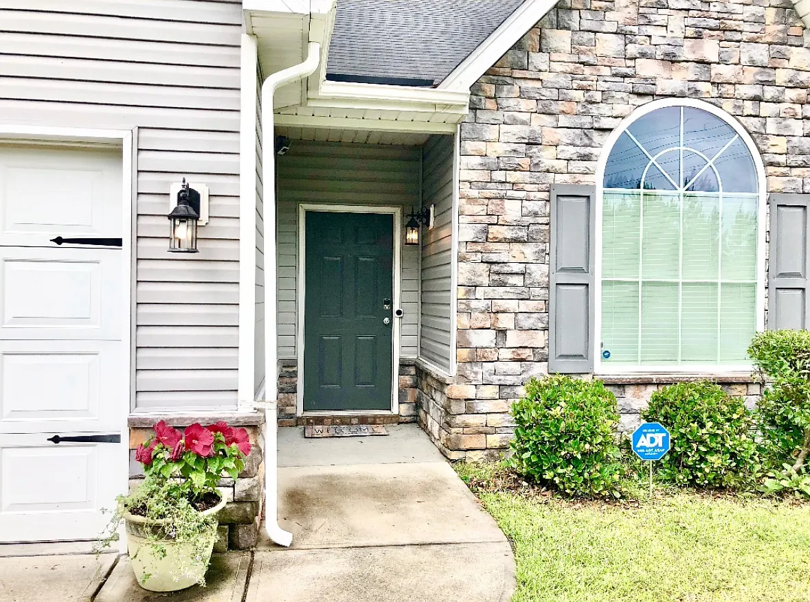 146 Fontenot Dr — Photo 1