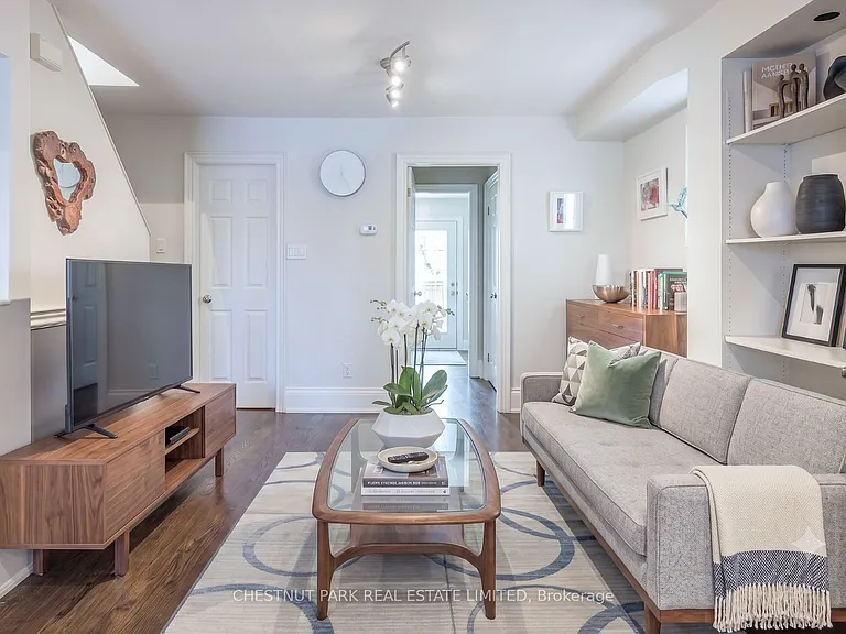 340 Keewatin Ave #UPPER — Photo 5
