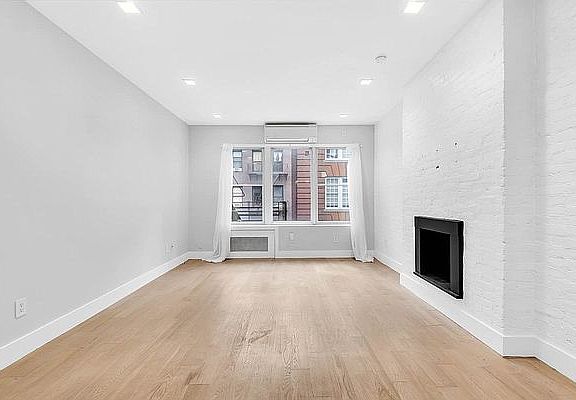 2nd image of 410 E 88th St APT 3A