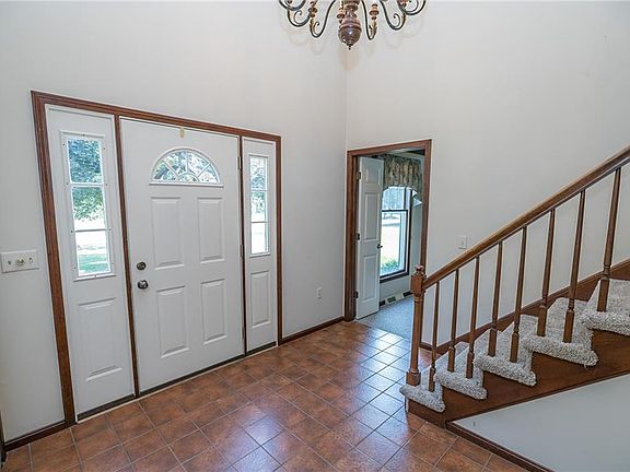 4th image of 31375 Roberta Dr