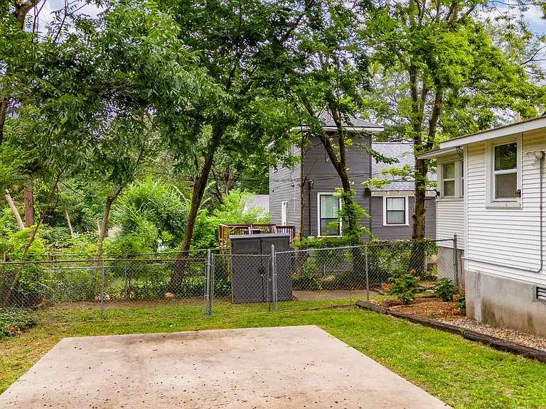 4905 Lee Ave — Photo 30