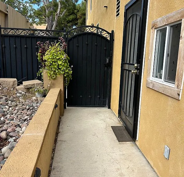 948 Martinique Dr — Photo 9