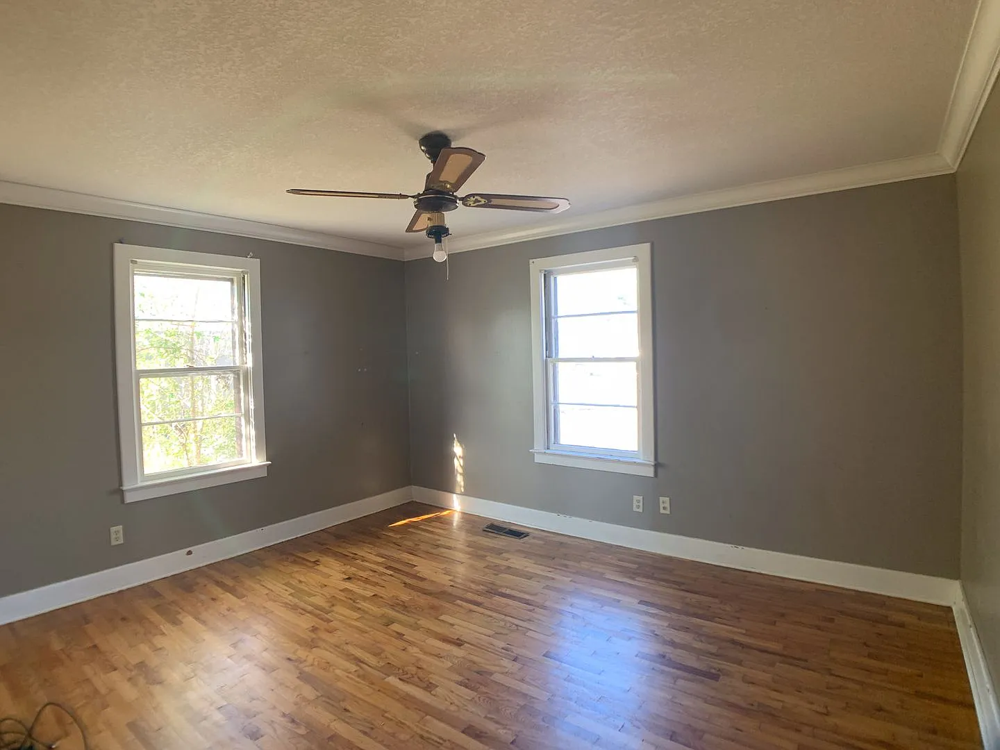 707 Sims — Photo 3