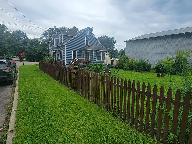 80 Russell St — Photo 24