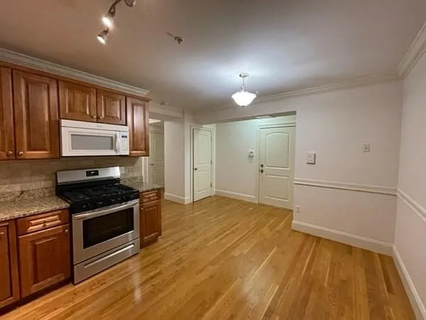 255 Winter St — Photo 3