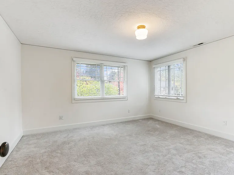 2605 NE 35th Ave — Photo 29