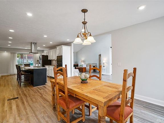 5th image of 3188 Southfield Dr