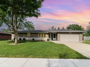 919 S Ridge St, Crown Point, IN 46307