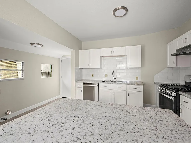 5001 McKinney St — Photo 11
