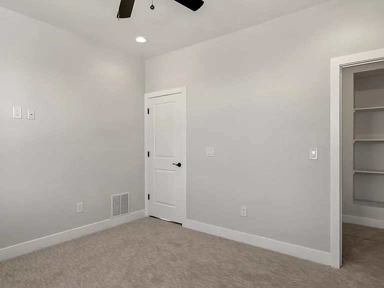 2525 W Wesley Ave — Photo 12