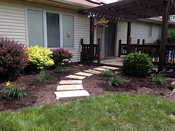 Pretty back deck & pergola