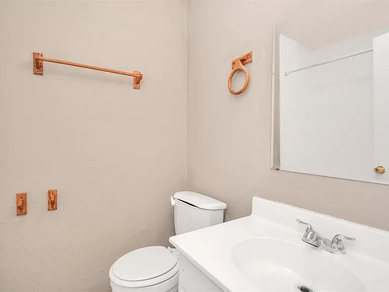 4803 Beechaven St — Photo 11