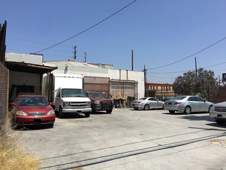 2nd image of 2824 N Main St