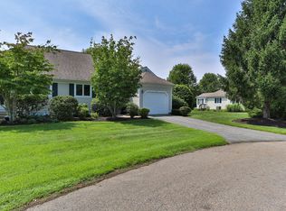 5 Woods Edge Ln, Mashpee, MA 02649