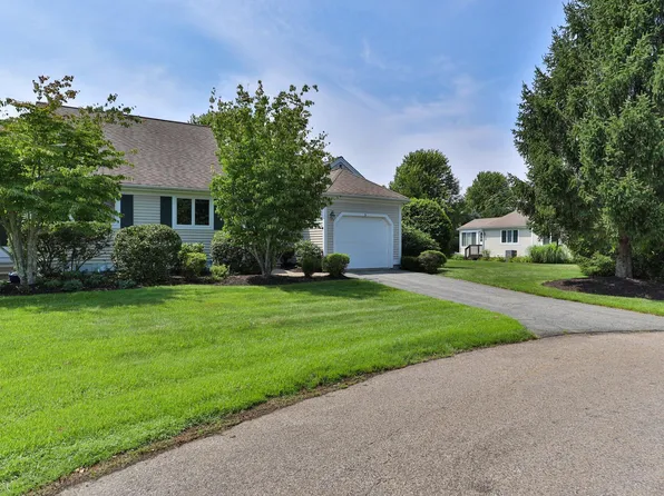 5 Woods Edge Lane, Mashpee, MA 02649
