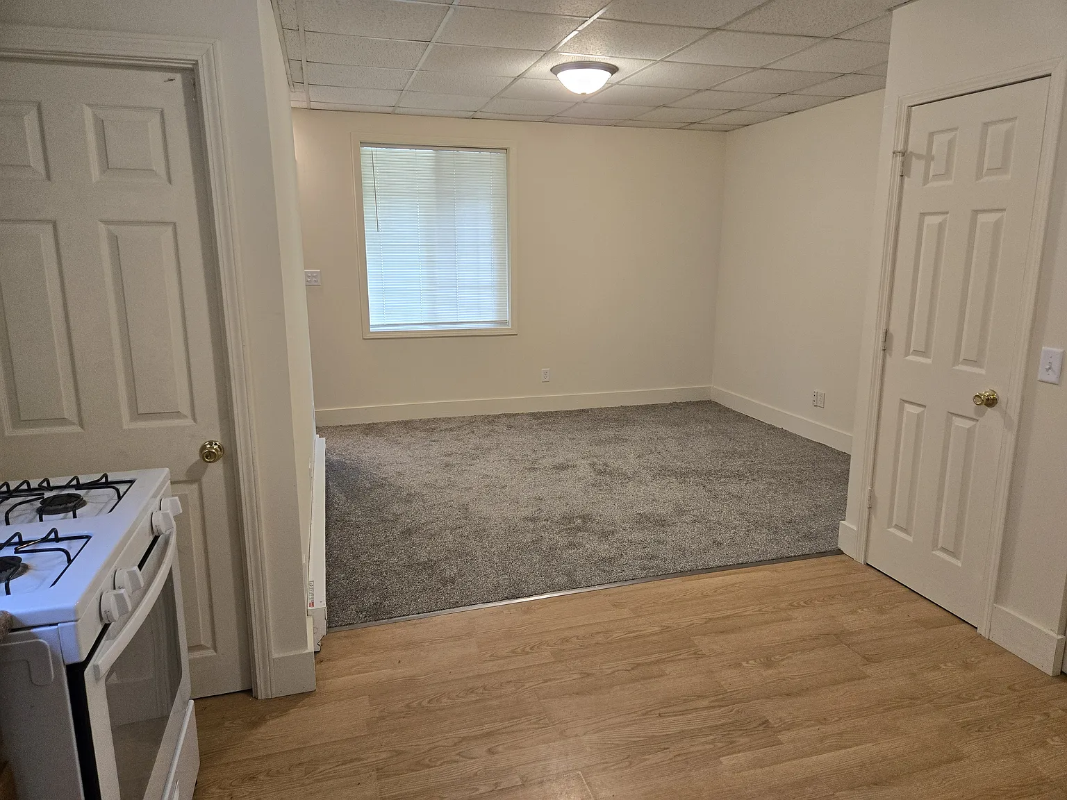 2 bed, 900 sqft, $1,350 — Photo 3