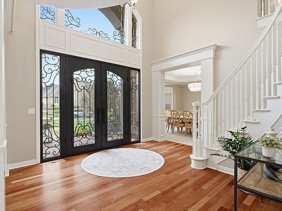 3rd image of 18356 Clairmont Cir W
