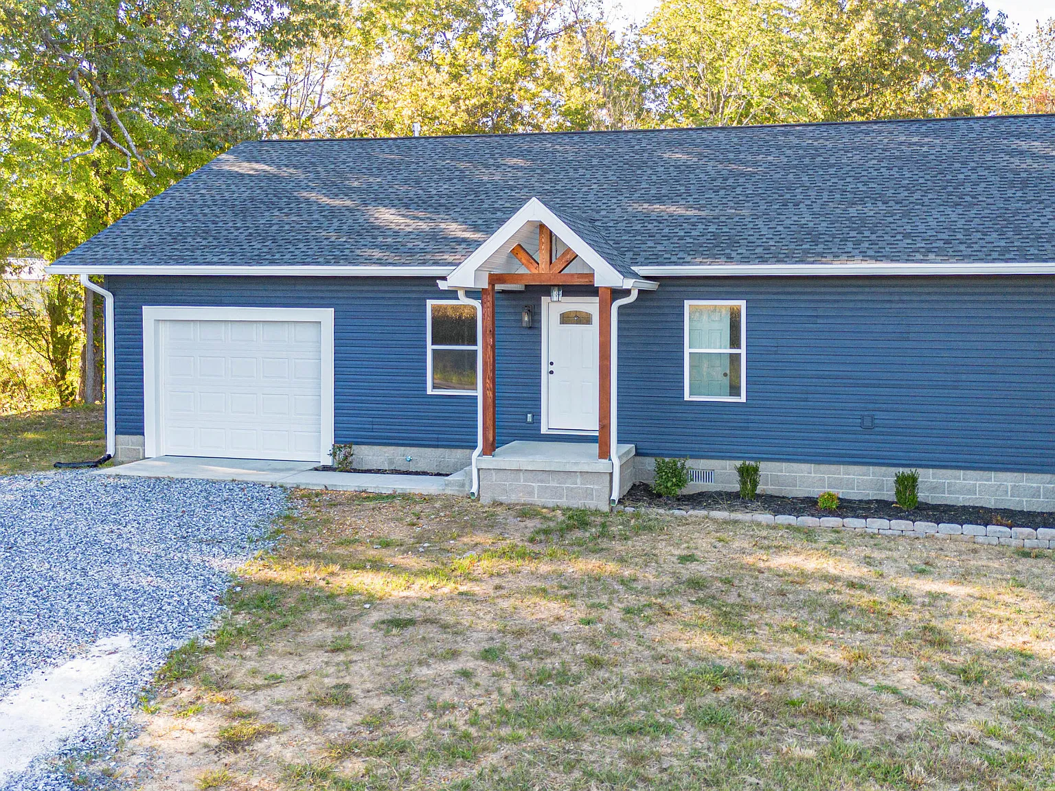 3 bed, 2.0 bath, 1445 sqft, $1,800 — Photo 2