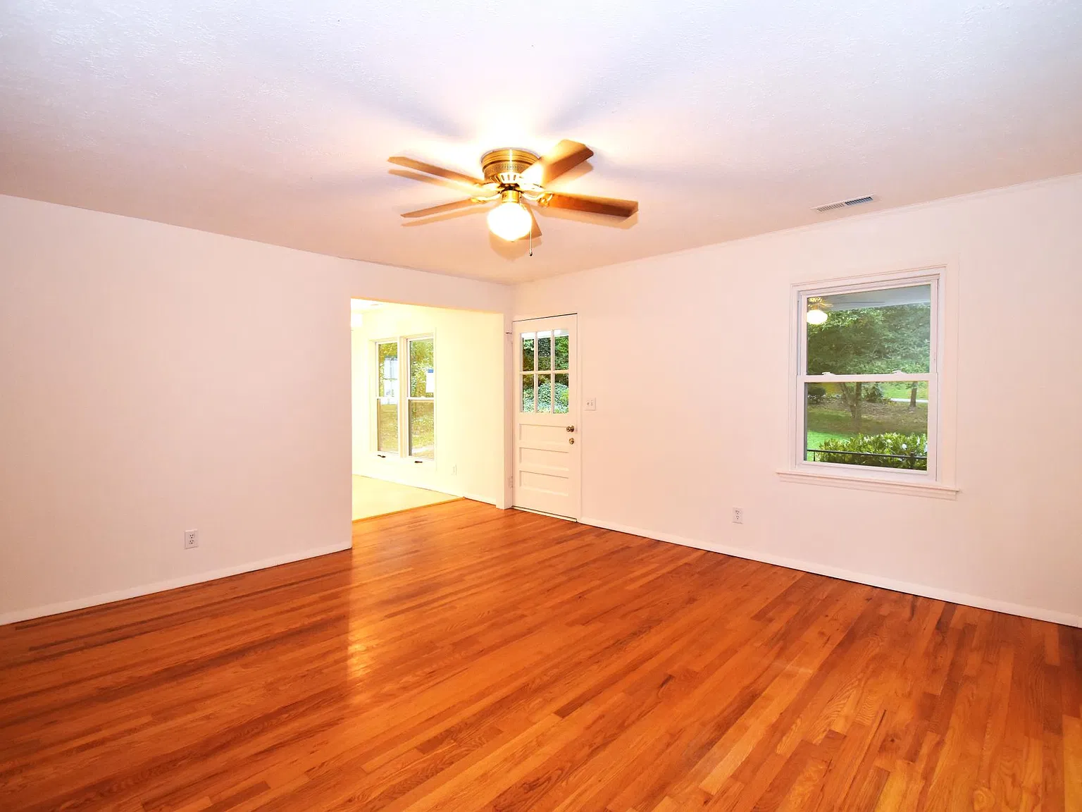 2 bed, 1160 sqft, $1,975 — Photo 3