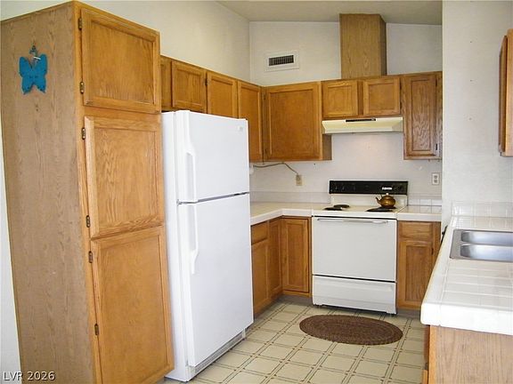 4th image of 1010 75th St E