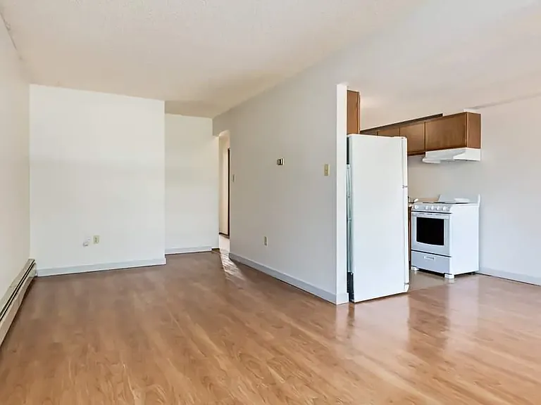 229 2nd St NE #101 — Photo 10