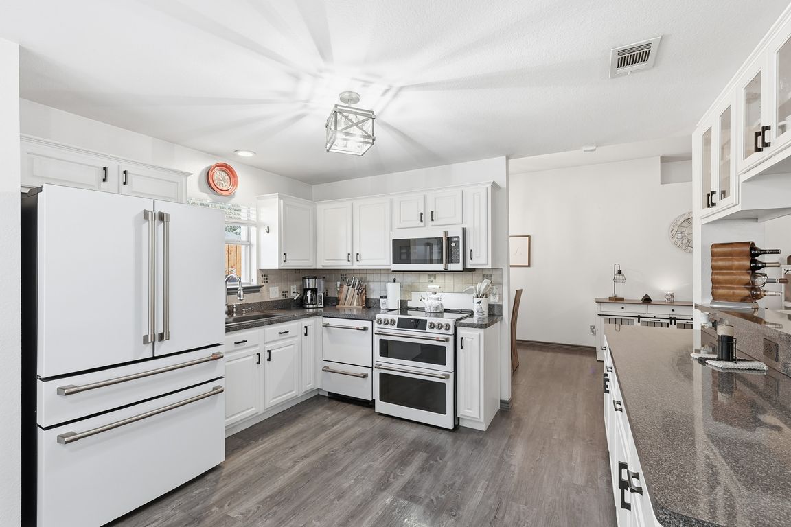 next background image