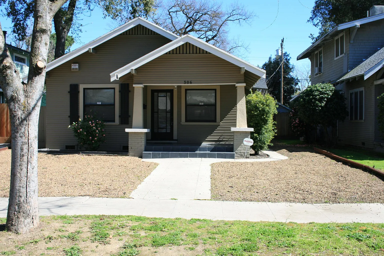 306 Hackberry Ave photo 1