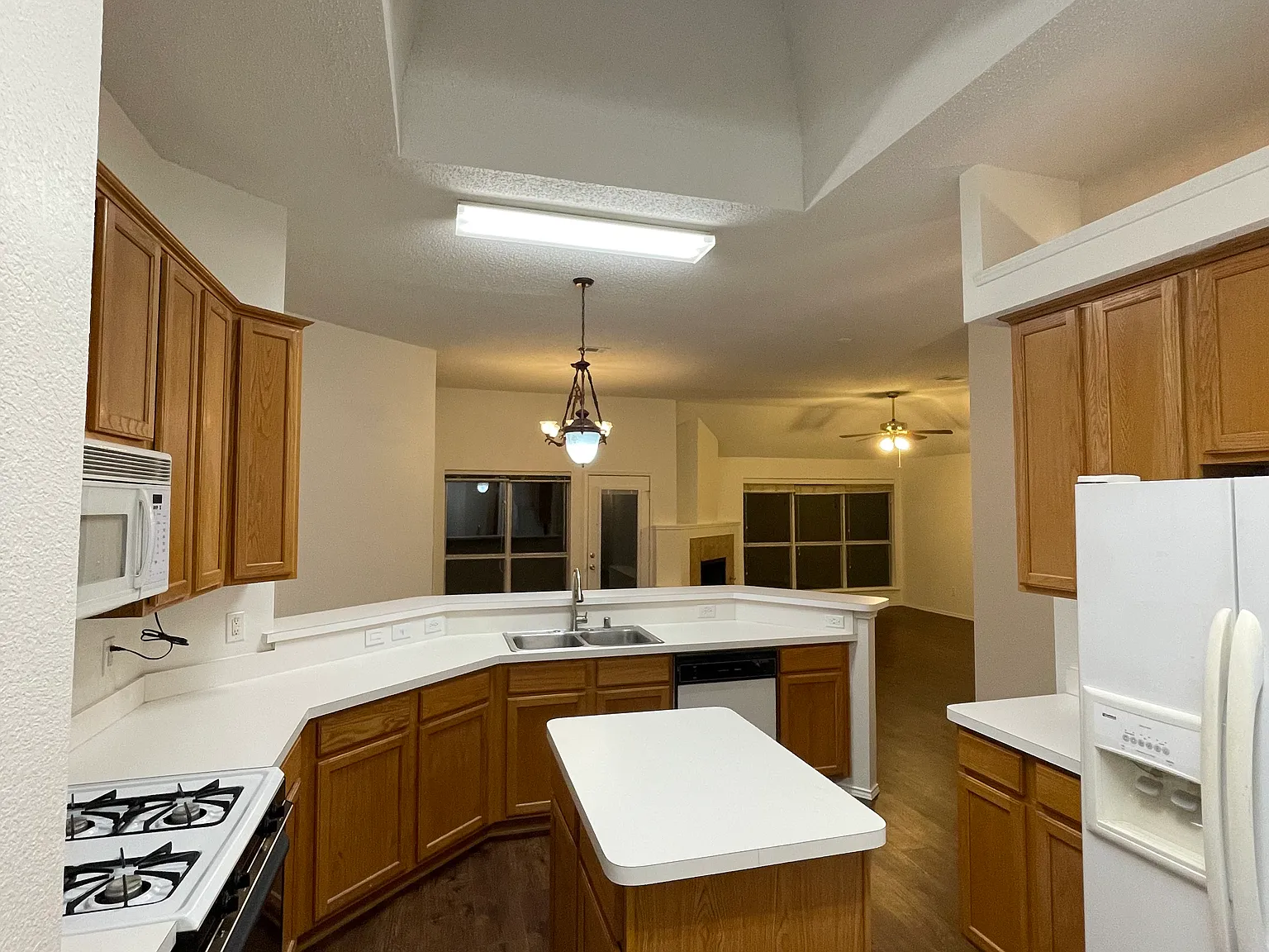 7527 Vista Ridge Ln — Photo 2